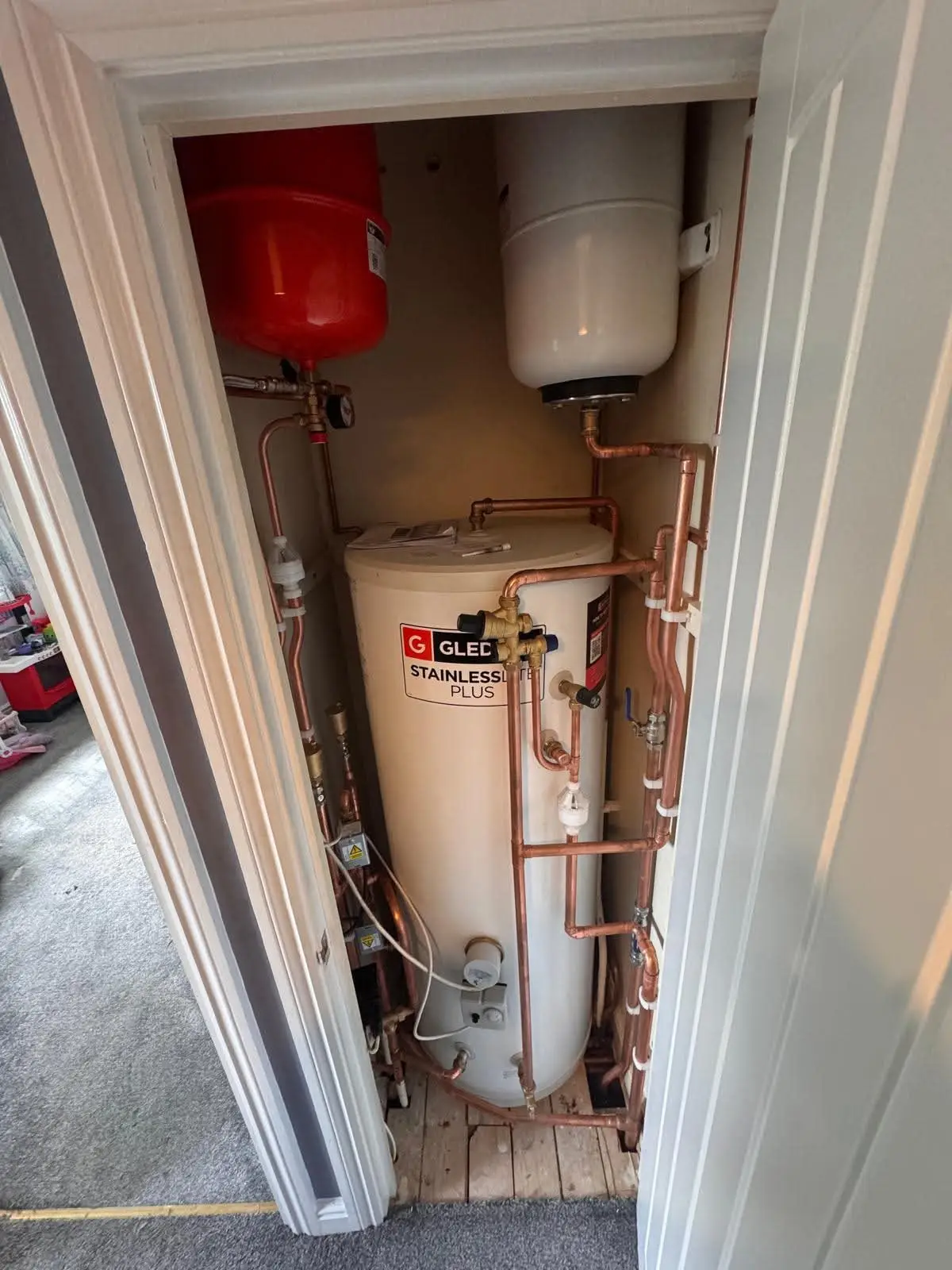 Unvented cylinder installation